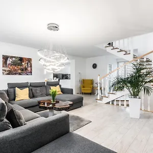 https://villa-house-poznan-sauna.poznan-hotels.com